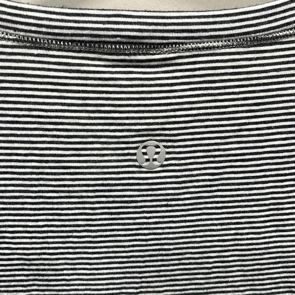 Lululemon size 4  shirt - Picture 4 of 5